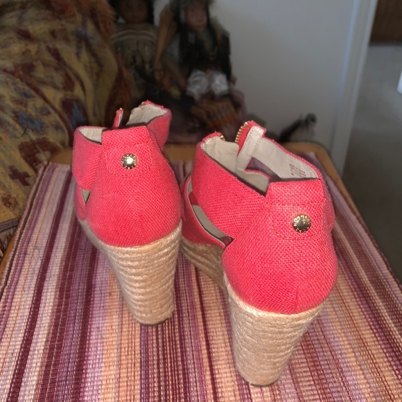 Classic authentic MICHAEL KORS Wedges. - Picture 3 of 7